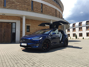 Tesla Model X na svadbu